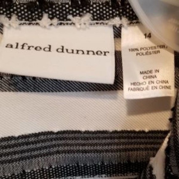 Black and white‎ striped jacket plus - Picture 4 of 5